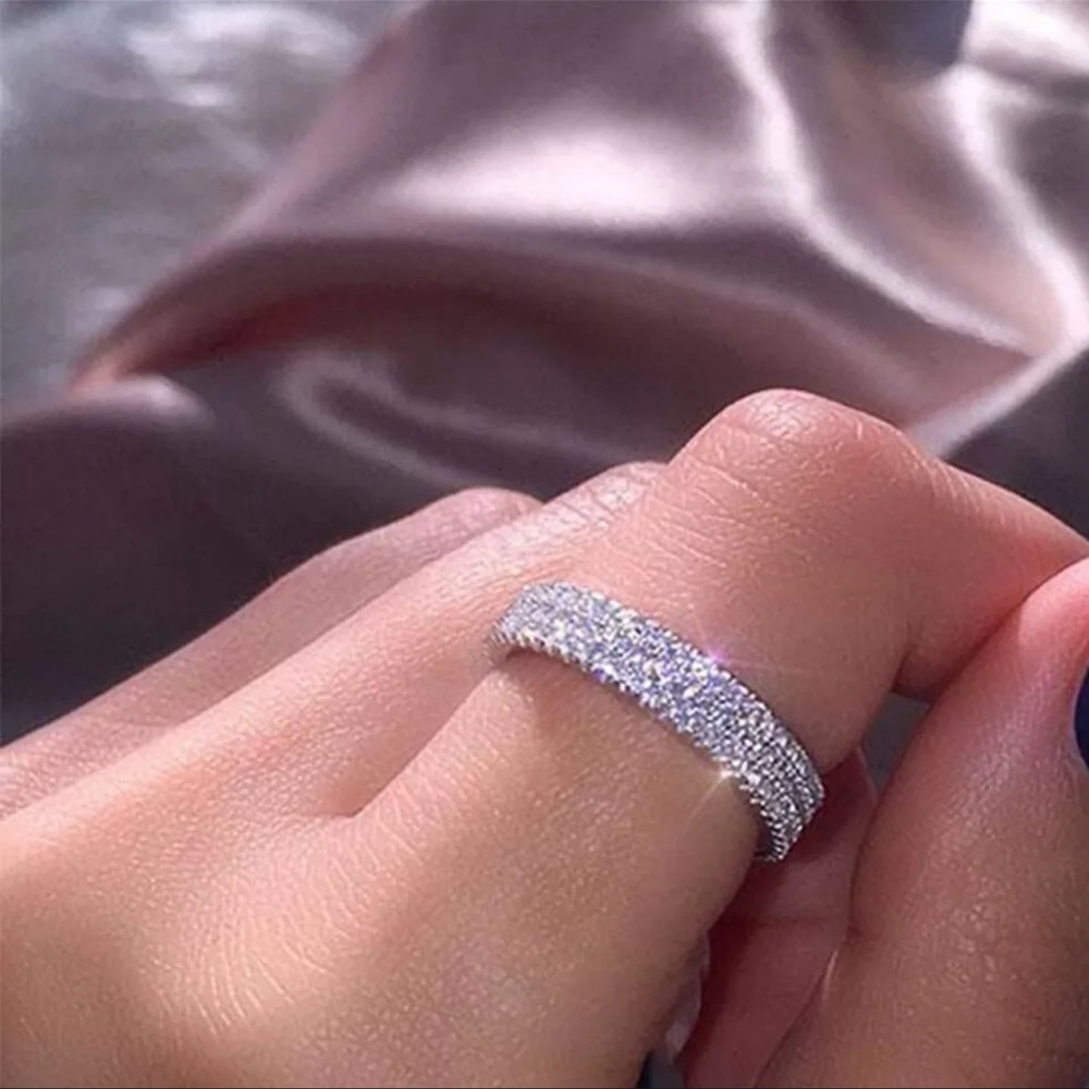 J3  Gorgeous 925 Sterling Silver Ring Rd. Cut White Sapphire Ring Sz 6-9.❤️